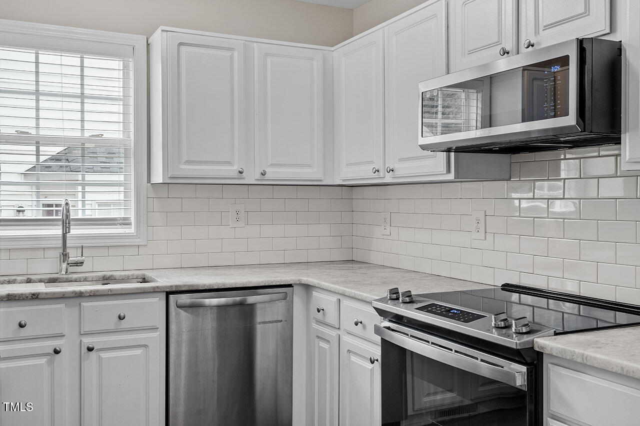 144 Melksham Road Wake Forest, NC 27587 - Photo 4 of 39 Kitchen
