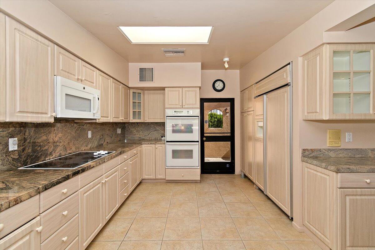 40885 Thunderbird Road Rancho Mirage, CA 92270 - Photo 20 of 61 a kitchen with stainless steel appliances granite countertop a refrigerator and stove