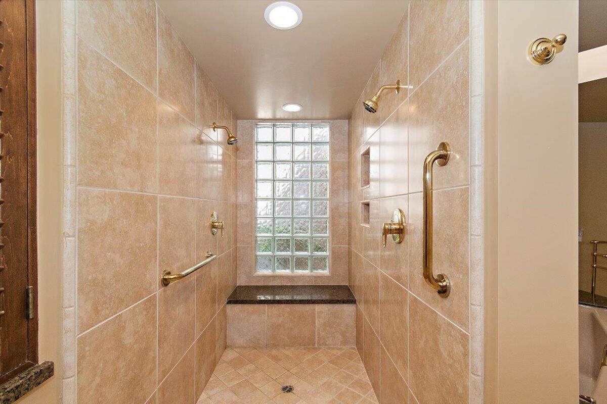40885 Thunderbird Road Rancho Mirage, CA 92270 - Photo 37 of 61 a bathroom with a shower