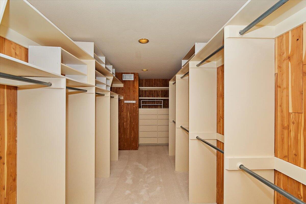 40885 Thunderbird Road Rancho Mirage, CA 92270 - Photo 38 of 61 a view of walk in closet with window