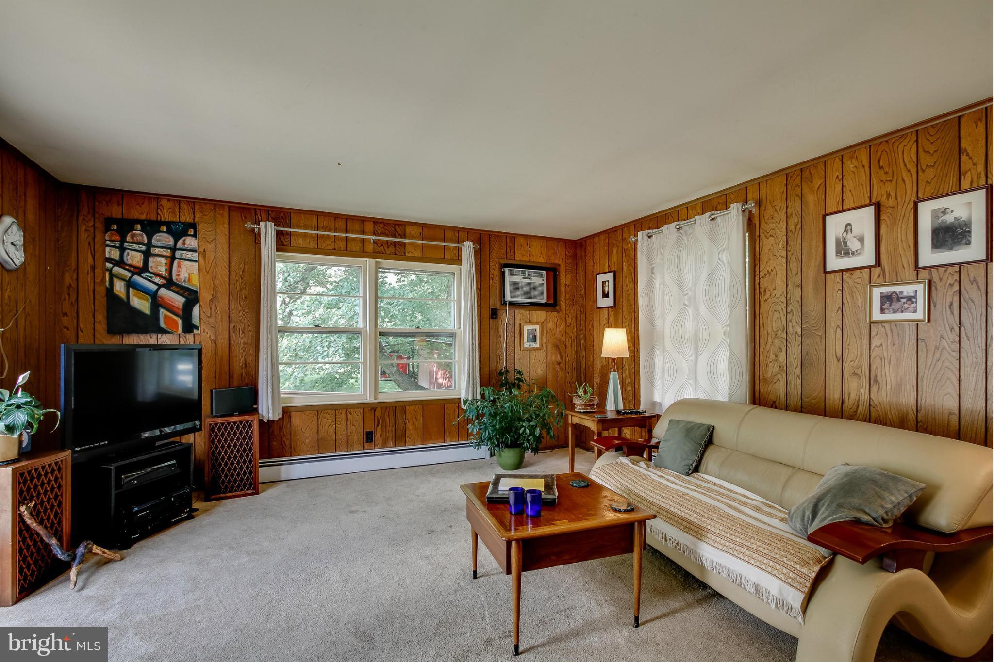 6721 Queens Road Alexandria, VA 22306 - Photo 20 of 29 Family Room