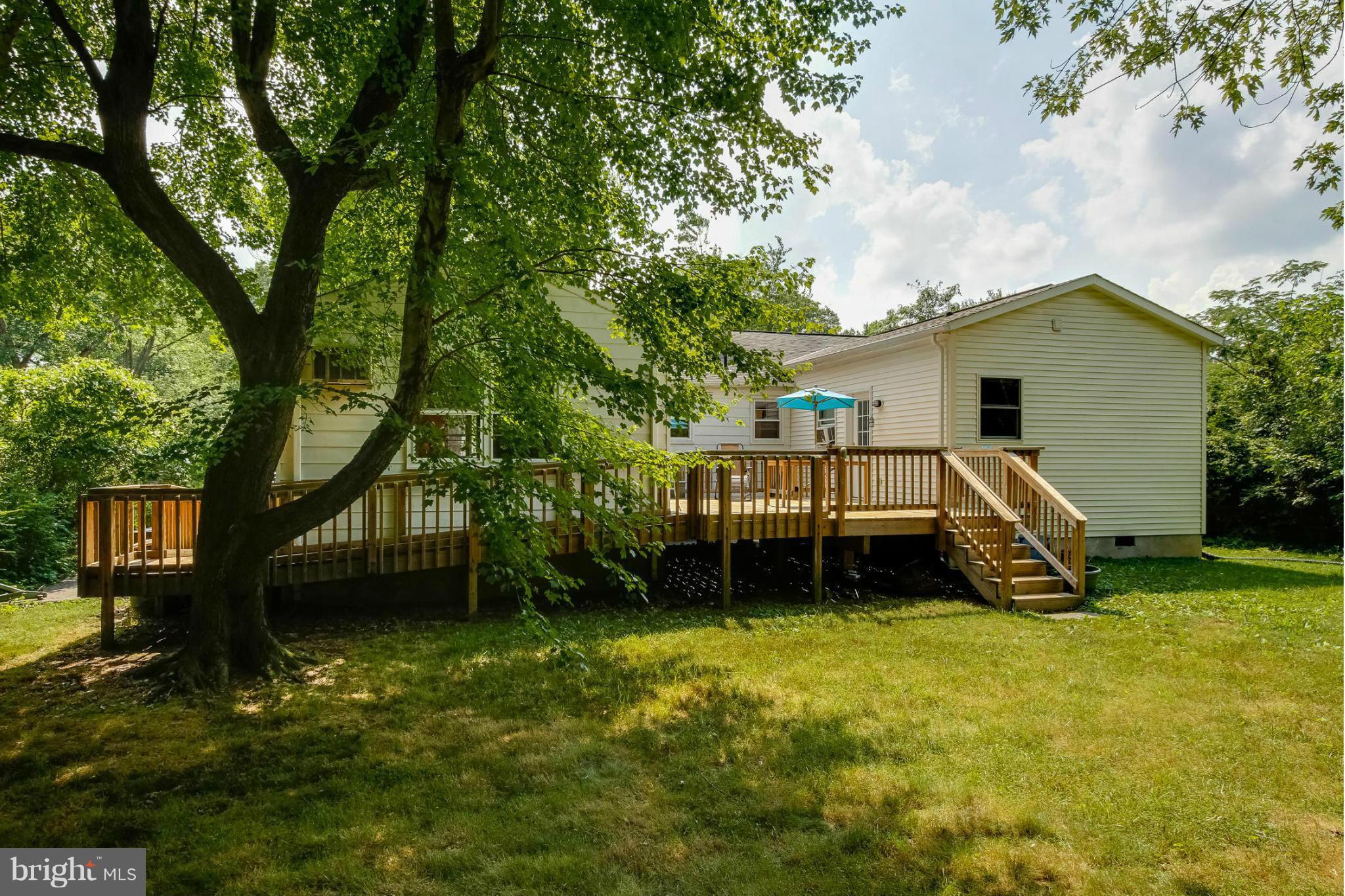 6721 Queens Road Alexandria, VA 22306 - Photo 2 of 29 Exterior (Rear)