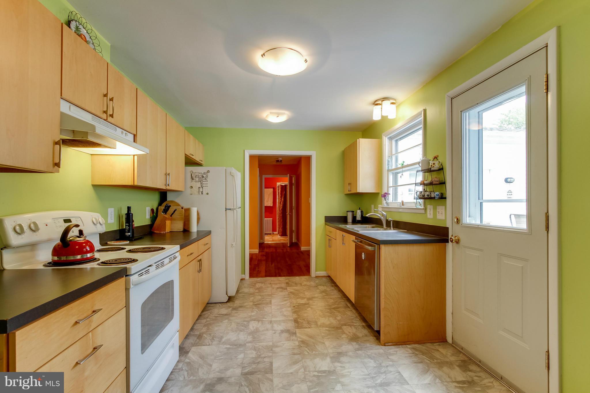 6721 Queens Road Alexandria, VA 22306 - Photo 21 of 29 Kitchen