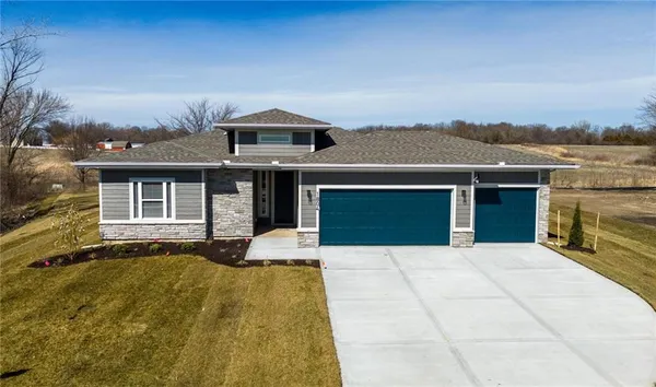$669,105 | 1804 Halls Creek Avenue, Raymore, MO 64083