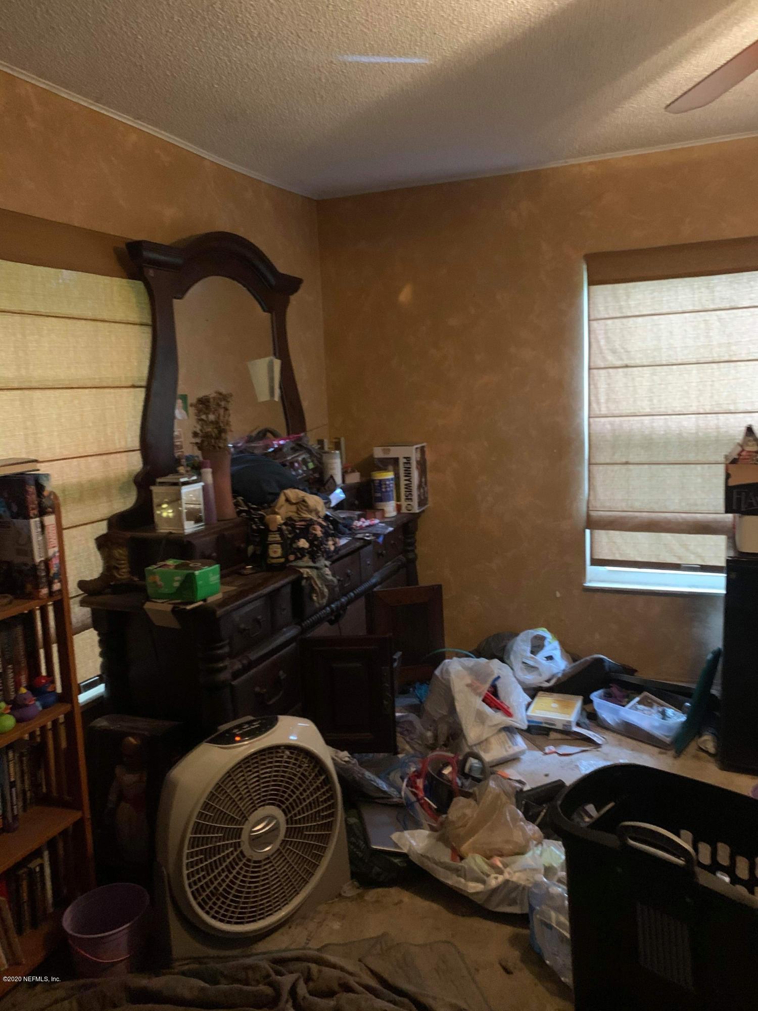 2385 Pellicer Road St. Augustine, FL 32092 - Photo 15 of 38 a room with a washing machine