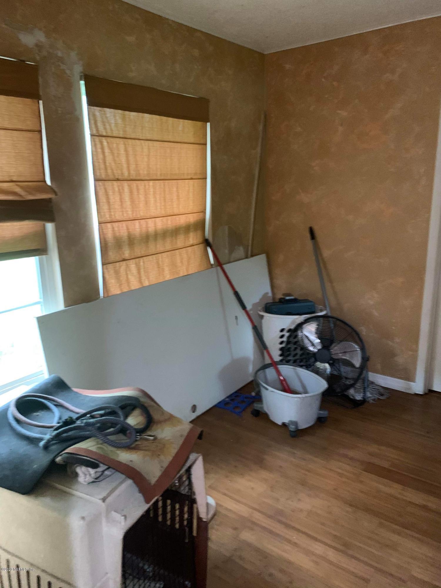 2385 Pellicer Road St. Augustine, FL 32092 - Photo 31 of 38 a room with wooden floor and a window