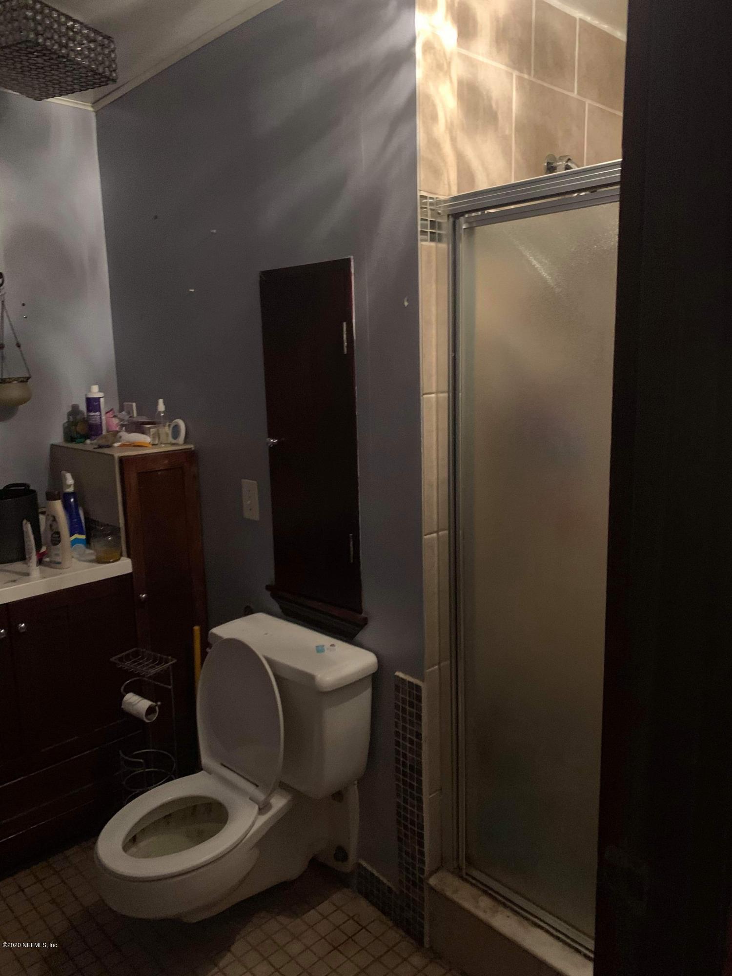2385 Pellicer Road St. Augustine, FL 32092 - Photo 8 of 38 a bathroom with a toilet and a mirror
