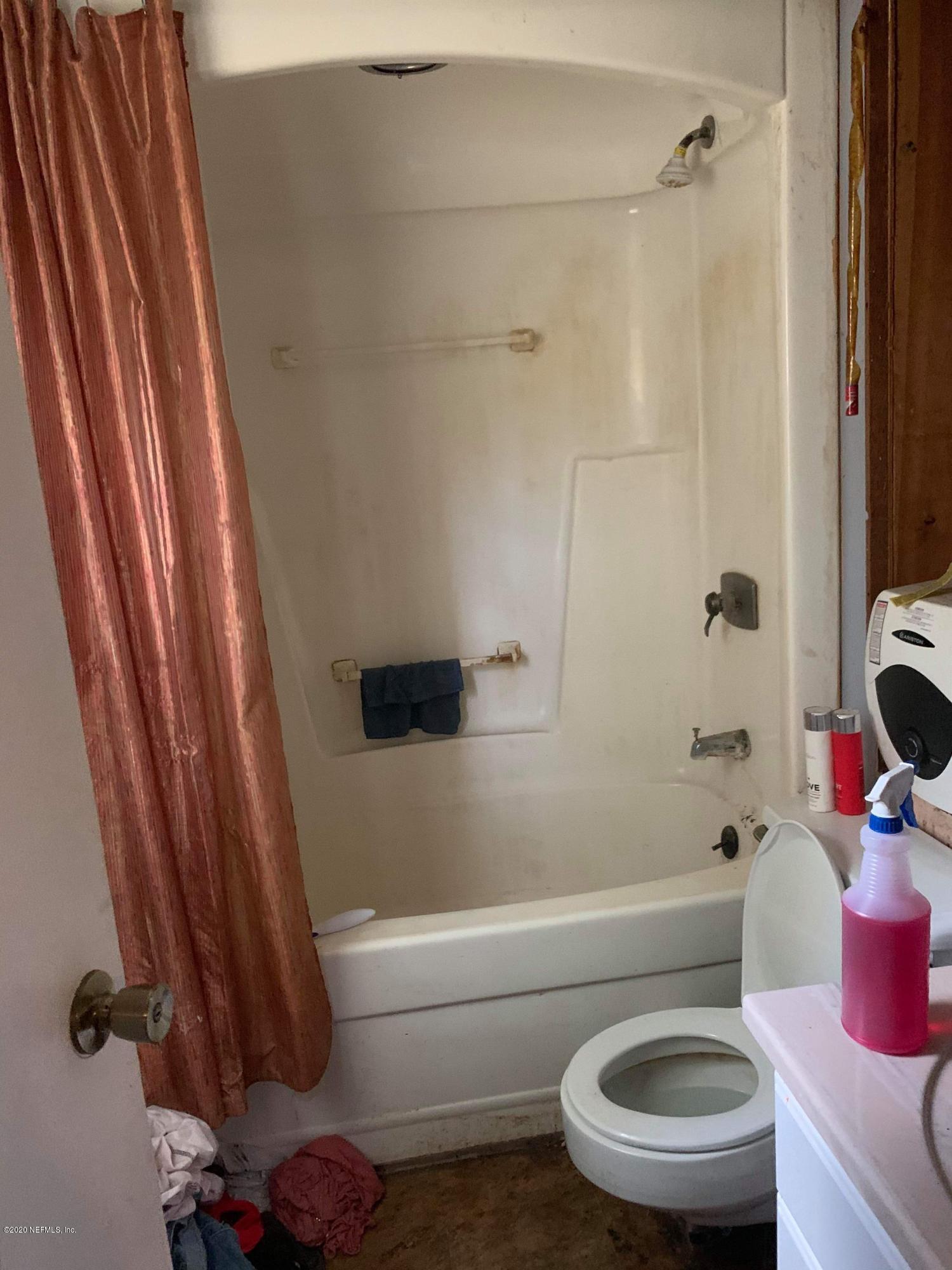2385 Pellicer Road St. Augustine, FL 32092 - Photo 10 of 38 a bathroom with a toilet and a shower