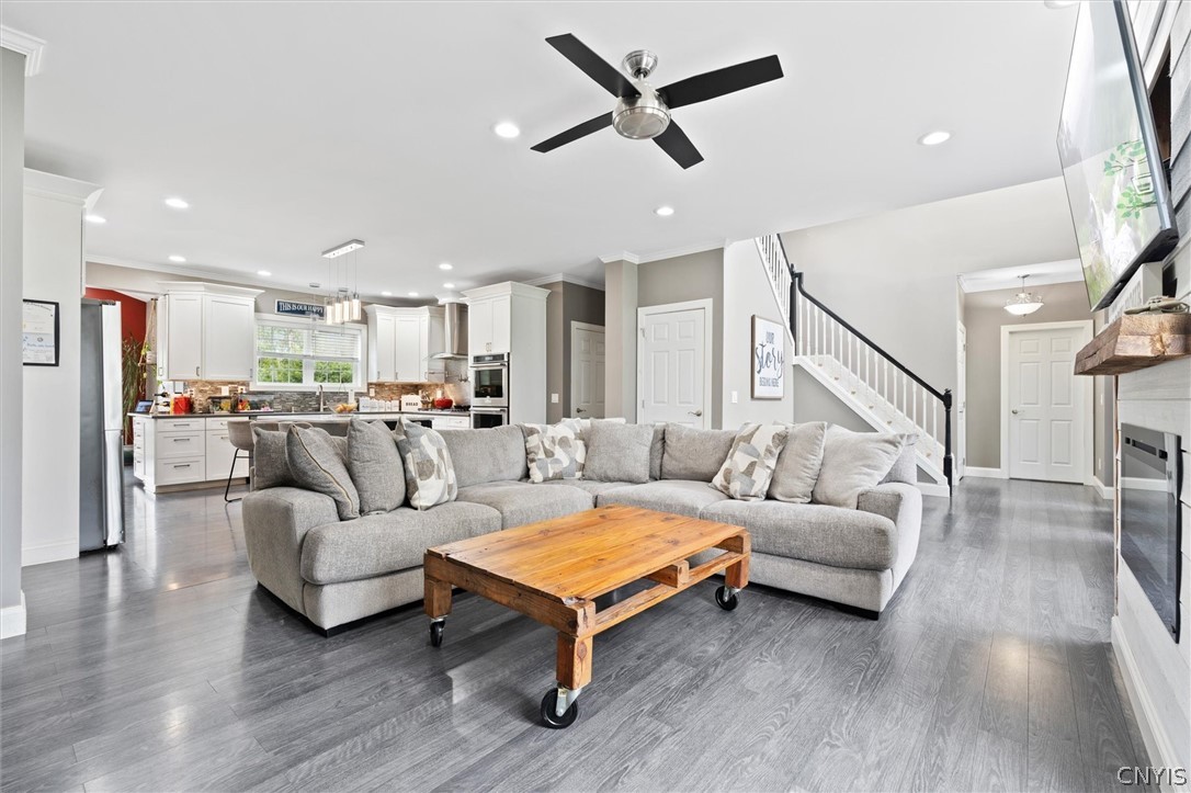 5918 McKinley Road Cicero, NY 13039 - Photo 6 of 50 Living Room.