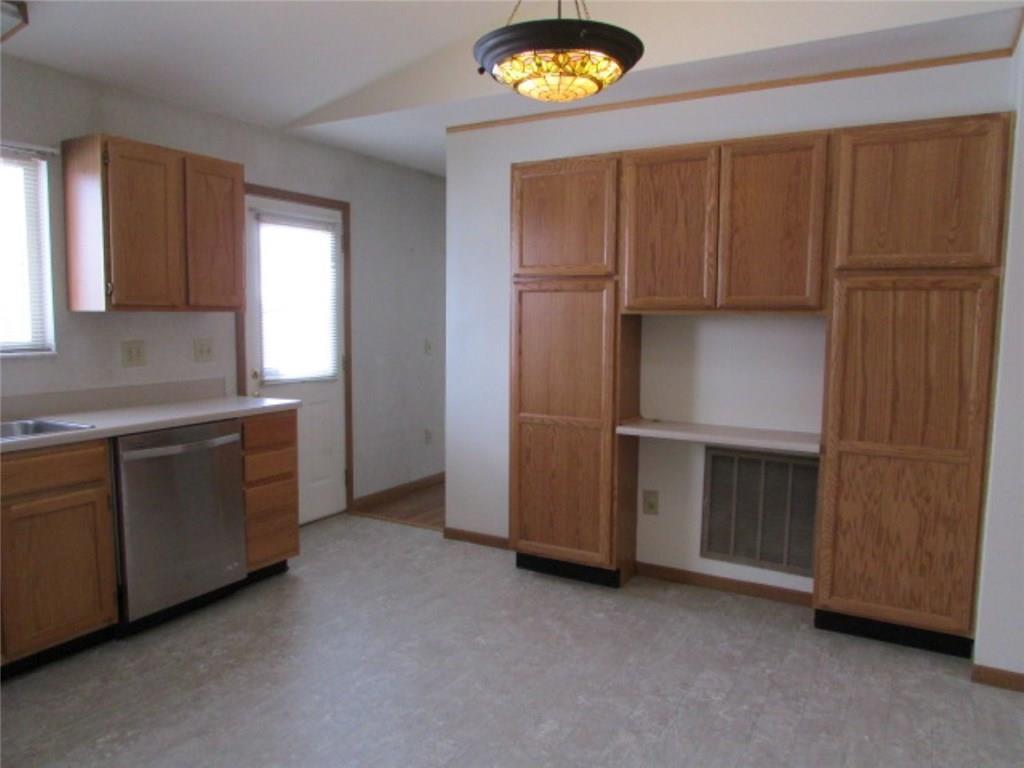 5545 West Ridgewood Road Springfield, OH 45502 - Photo 8 of 22