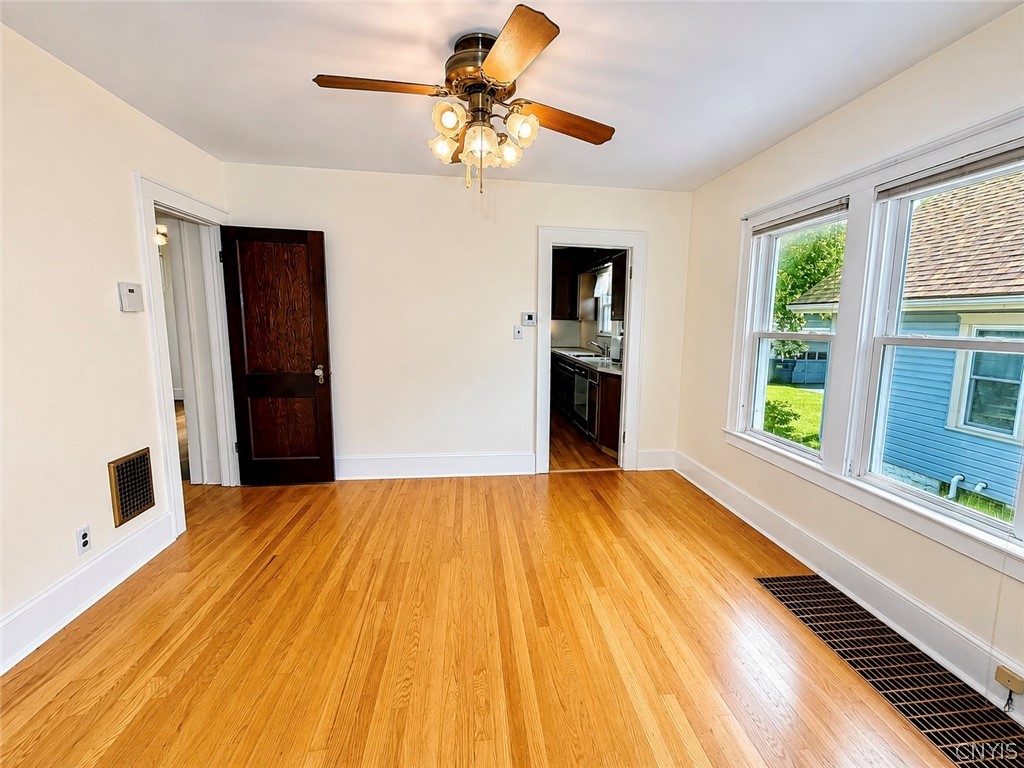 132 Winthrop Road Syracuse, NY 13206 - Photo 11 of 29