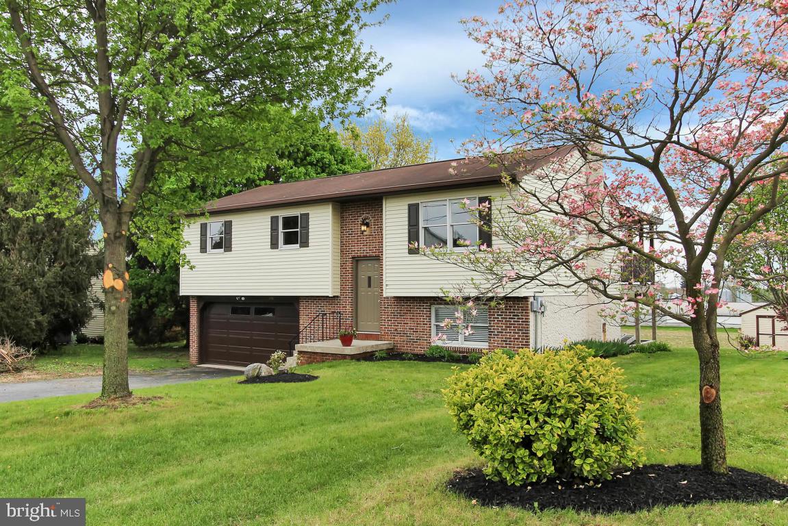 316 East Lexington Road Lititz, PA 17543 - Photo 2 of 25