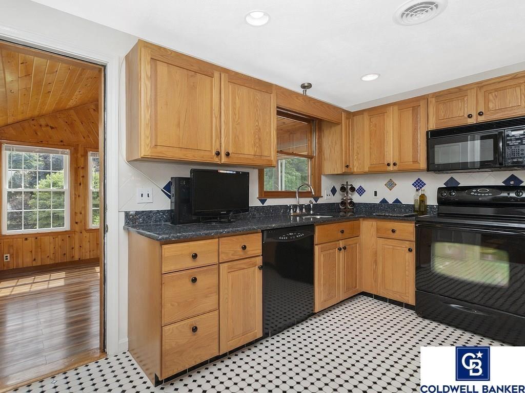 87 Briarwood Road Waltham, MA 02452 - Photo 8 of 23 Gallery Image 8