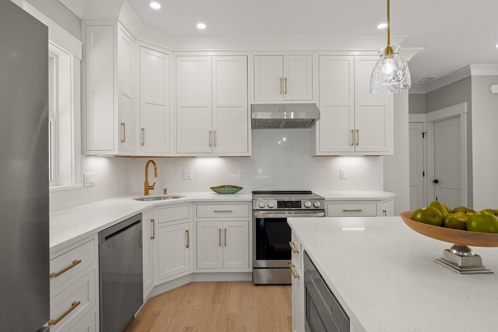 42 Lyons Street, Unit 42 Quincy, MA 02169 - Photo 4 of 41