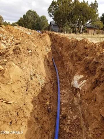 a outdoor space with mountain view