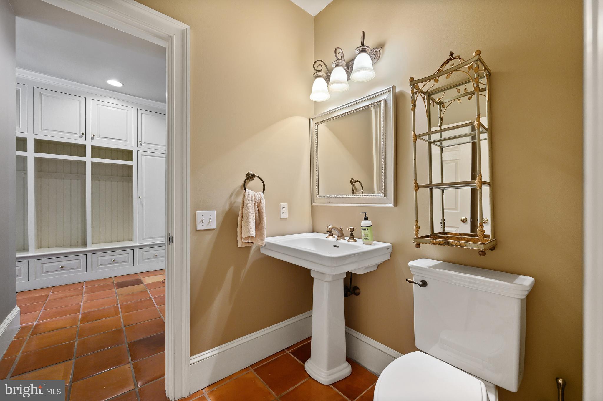 113 Brooke Farm Road Wayne, PA 19087 - Photo 20 of 58 Casual Powder Room