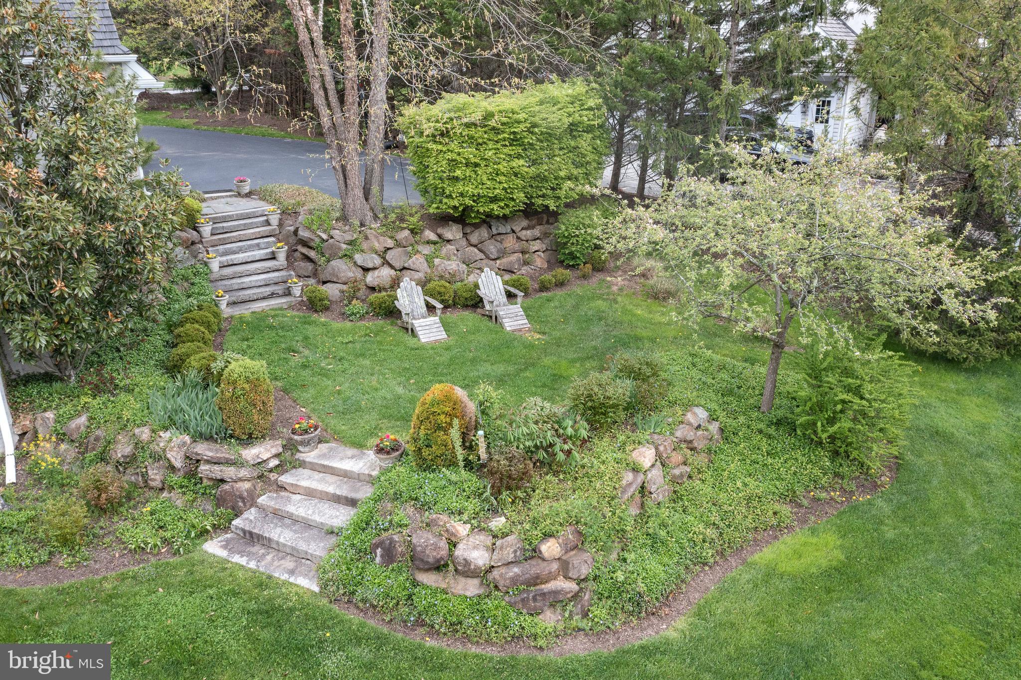 113 Brooke Farm Road Wayne, PA 19087 - Photo 25 of 58 Intimate garden seating area