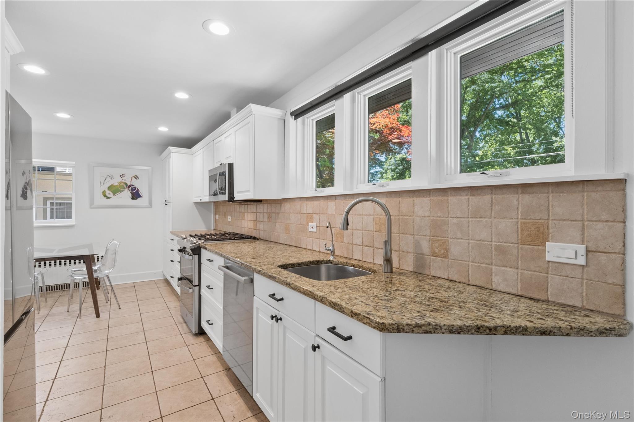 65 Wildwood Road New Rochelle, NY 10804 - Photo 10 of 22 Gallery Image 10