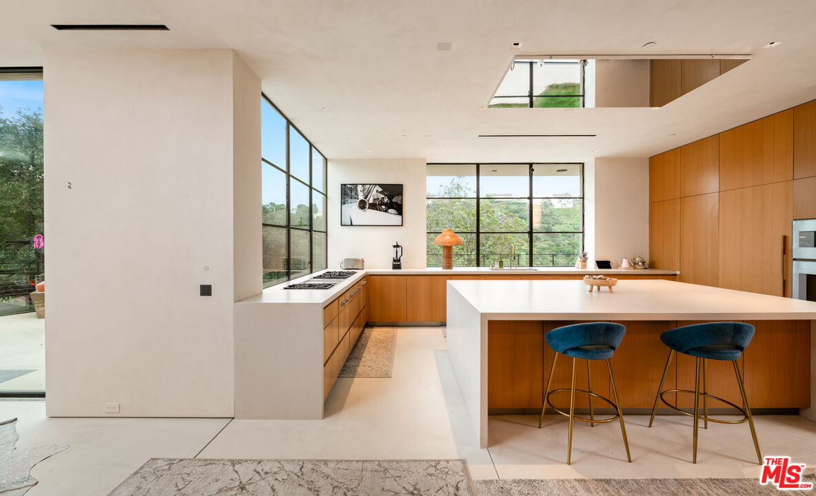 11531 Orum Road Los Angeles, CA 90049 - Photo 7 of 27