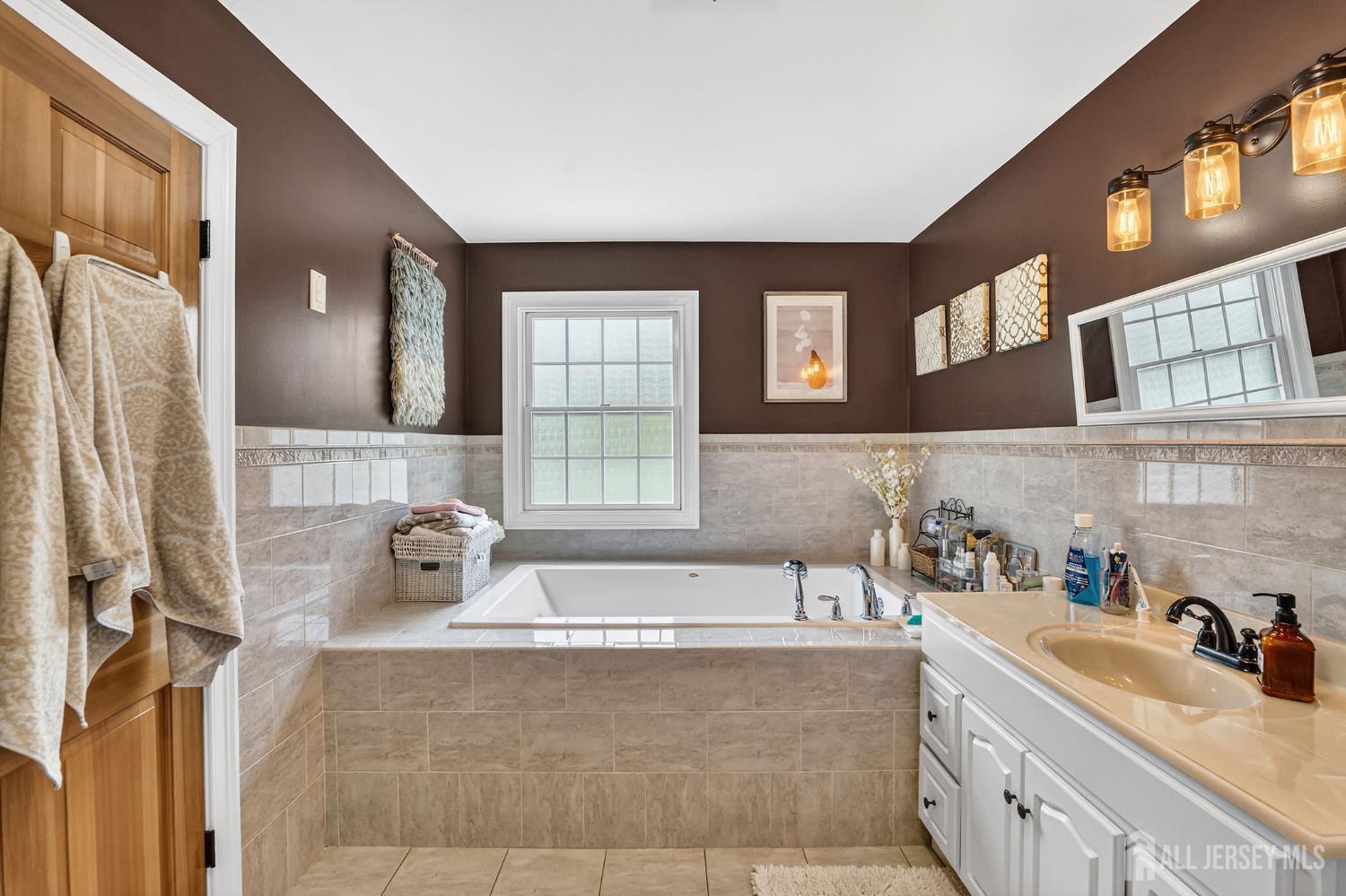 695 Spruce Road North Brunswick, NJ 08902 - Photo 31 of 63