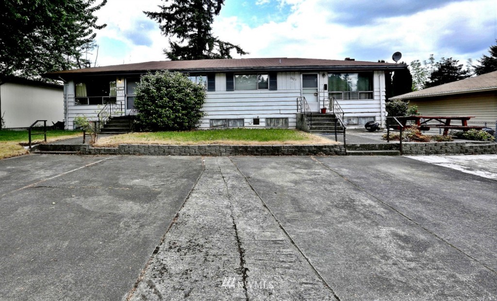 2023 Harrington Place Northeast Renton, WA 98056 - Photo 1 of 25 Gallery Image 1