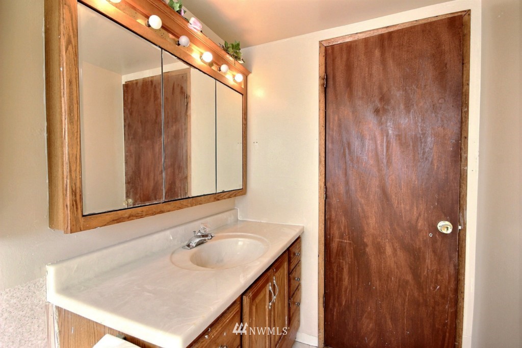 2023 Harrington Place Northeast Renton, WA 98056 - Photo 17 of 25 Gallery Image 17