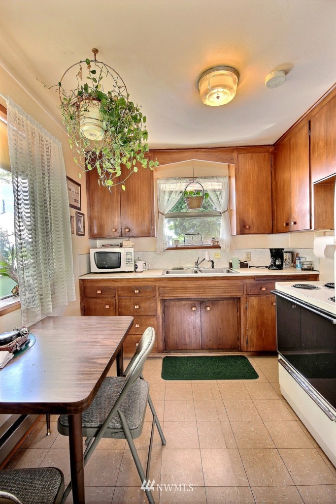 2023 Harrington Place Northeast Renton, WA 98056 - Photo 4 of 25 Gallery Image 4