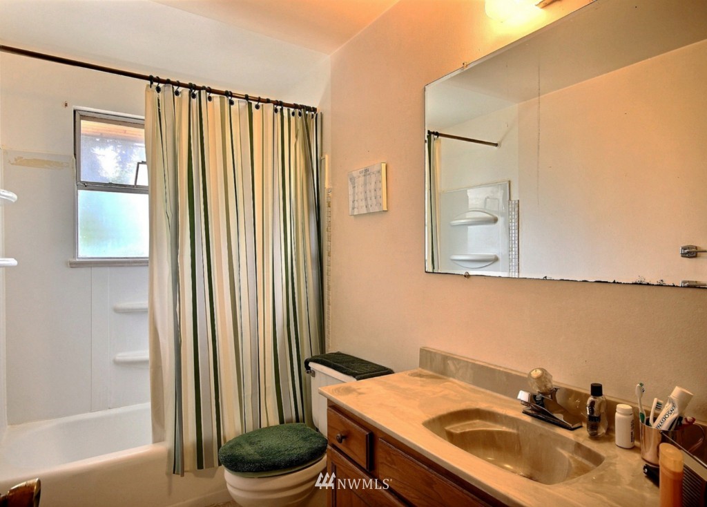 2023 Harrington Place Northeast Renton, WA 98056 - Photo 10 of 25 Gallery Image 10