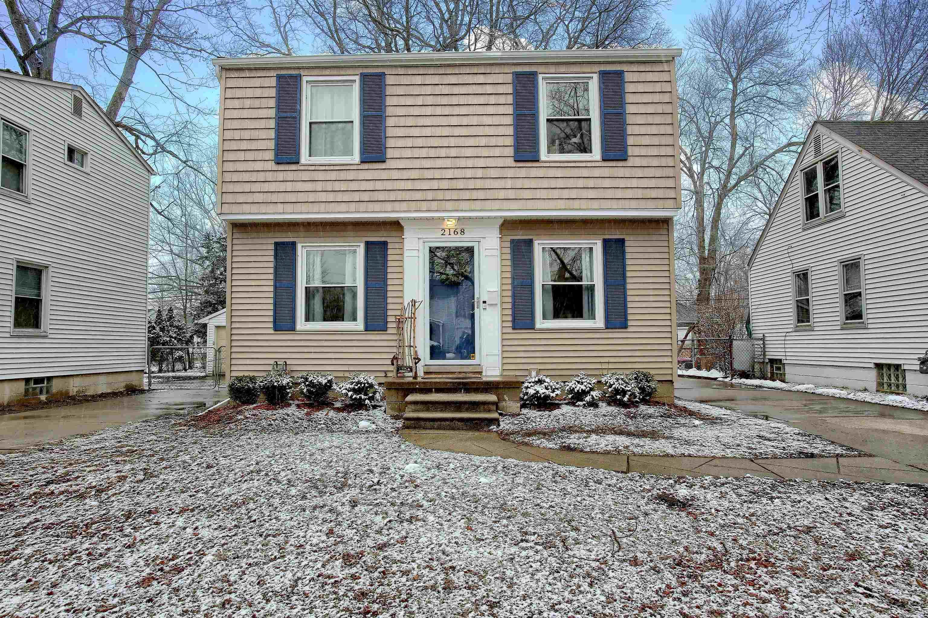 2168 Hampton Road Grosse Pointe Woods, MI 48236 - Photo 2 of 26