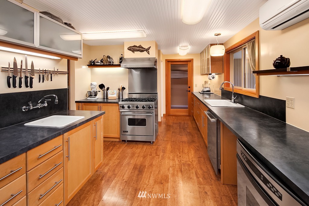 14210 Southwest Reddings Beach Road Vashon, WA 98070 - Photo 7 of 25
