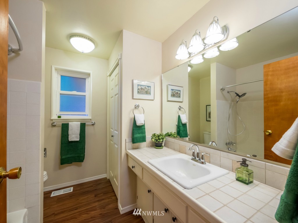 10415 Nottingham Road Edmonds, WA 98020 - Photo 13 of 25 Gallery Image 13