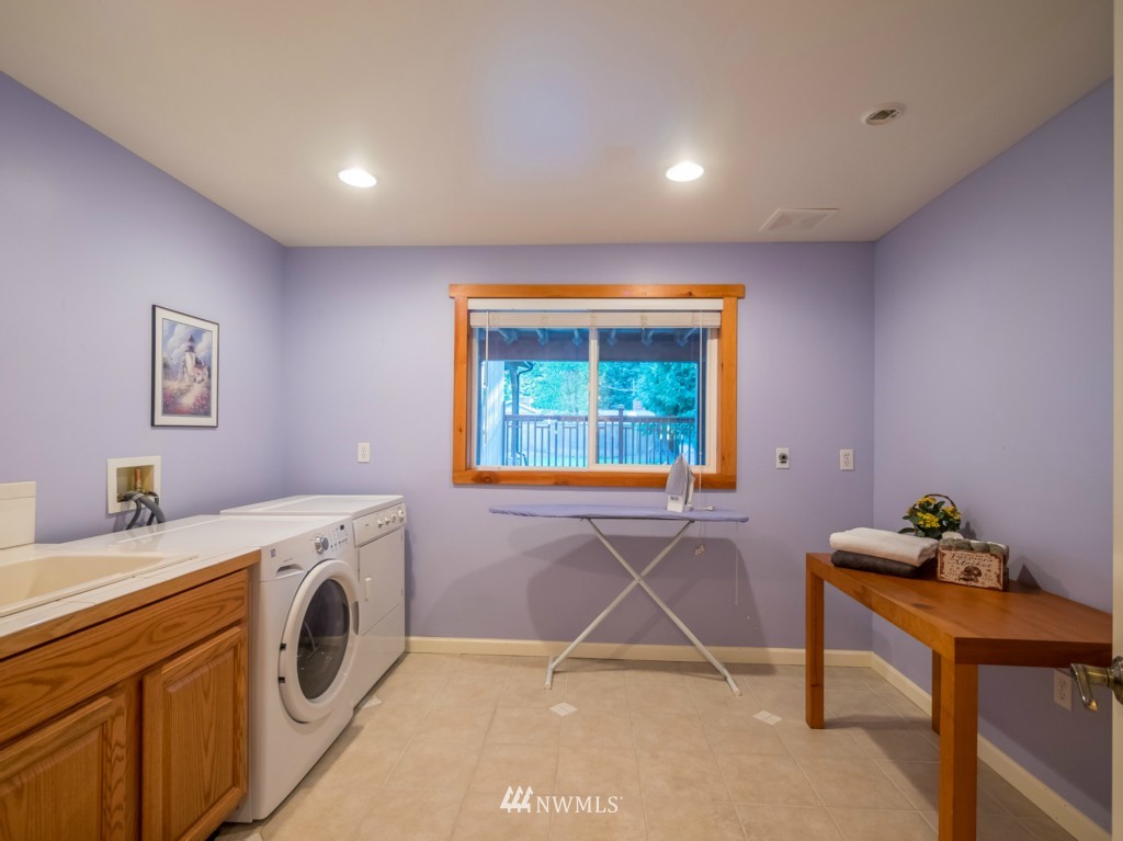 10415 Nottingham Road Edmonds, WA 98020 - Photo 21 of 25 Gallery Image 21