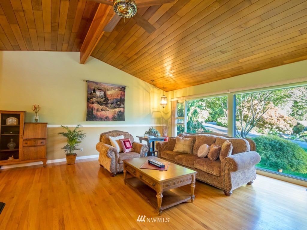 10415 Nottingham Road Edmonds, WA 98020 - Photo 5 of 25 Gallery Image 5