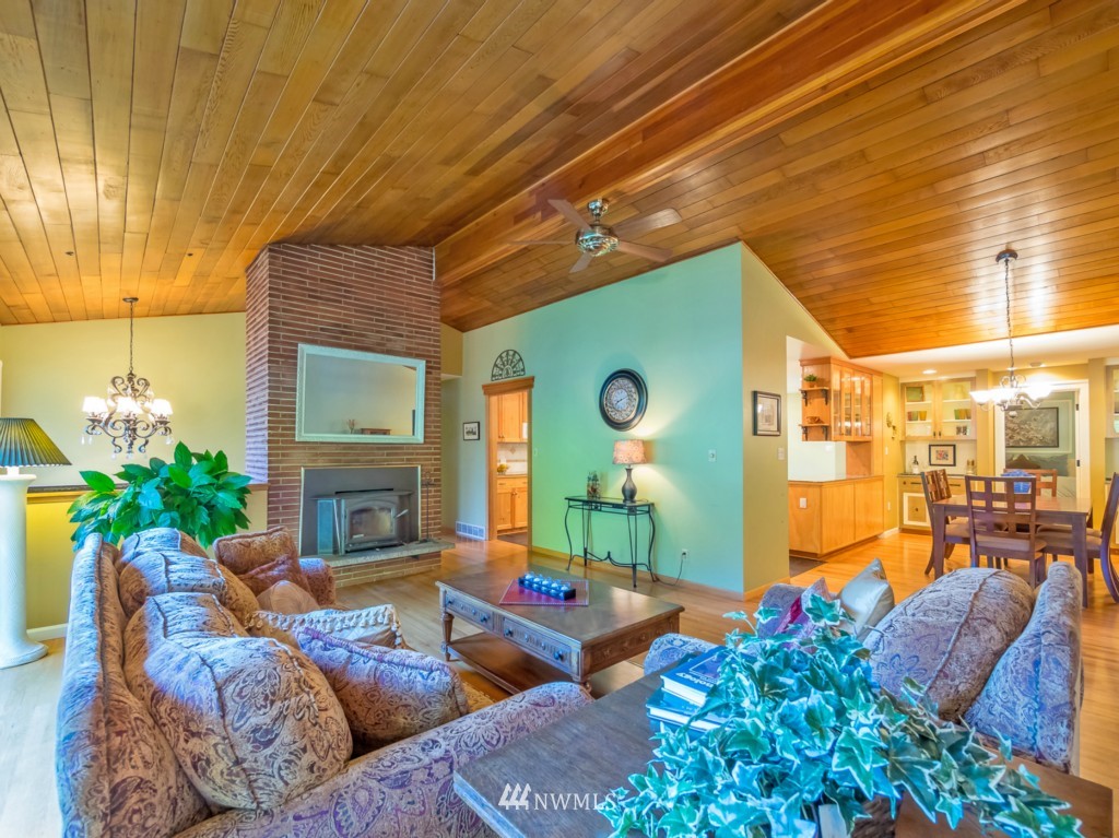 10415 Nottingham Road Edmonds, WA 98020 - Photo 6 of 25 Gallery Image 6