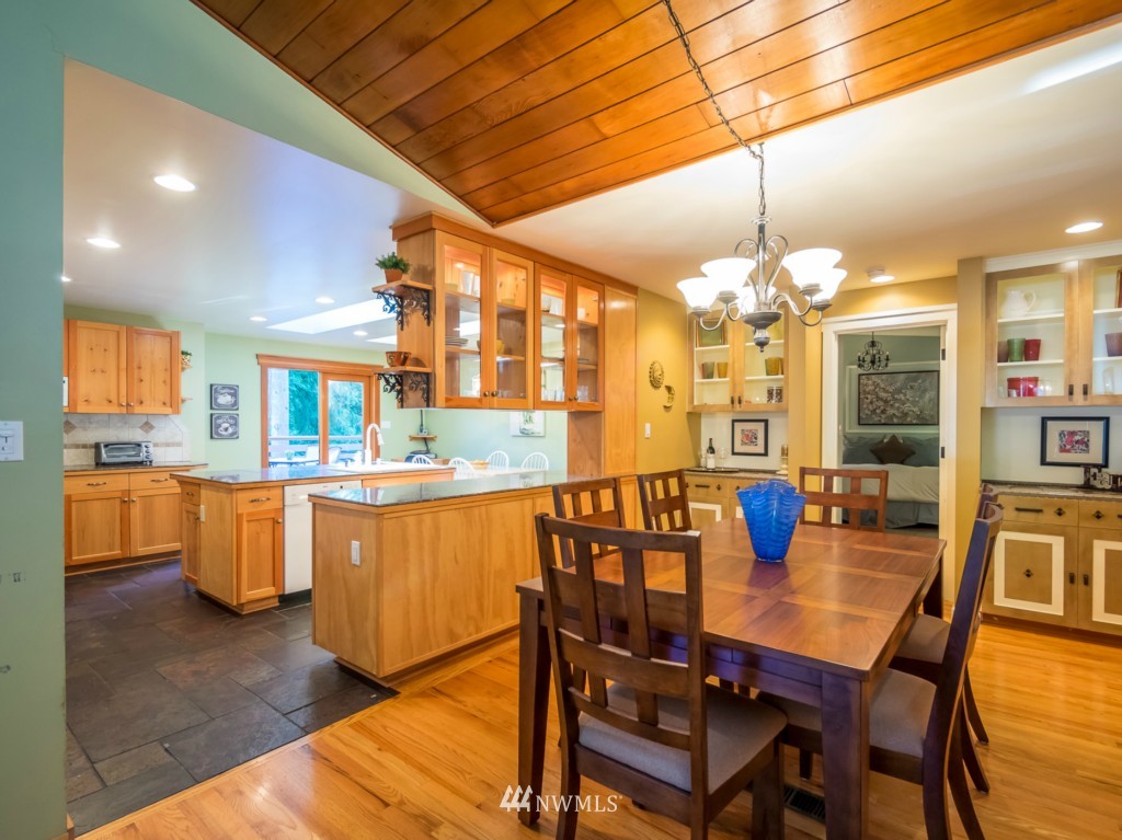 10415 Nottingham Road Edmonds, WA 98020 - Photo 7 of 25 Gallery Image 7