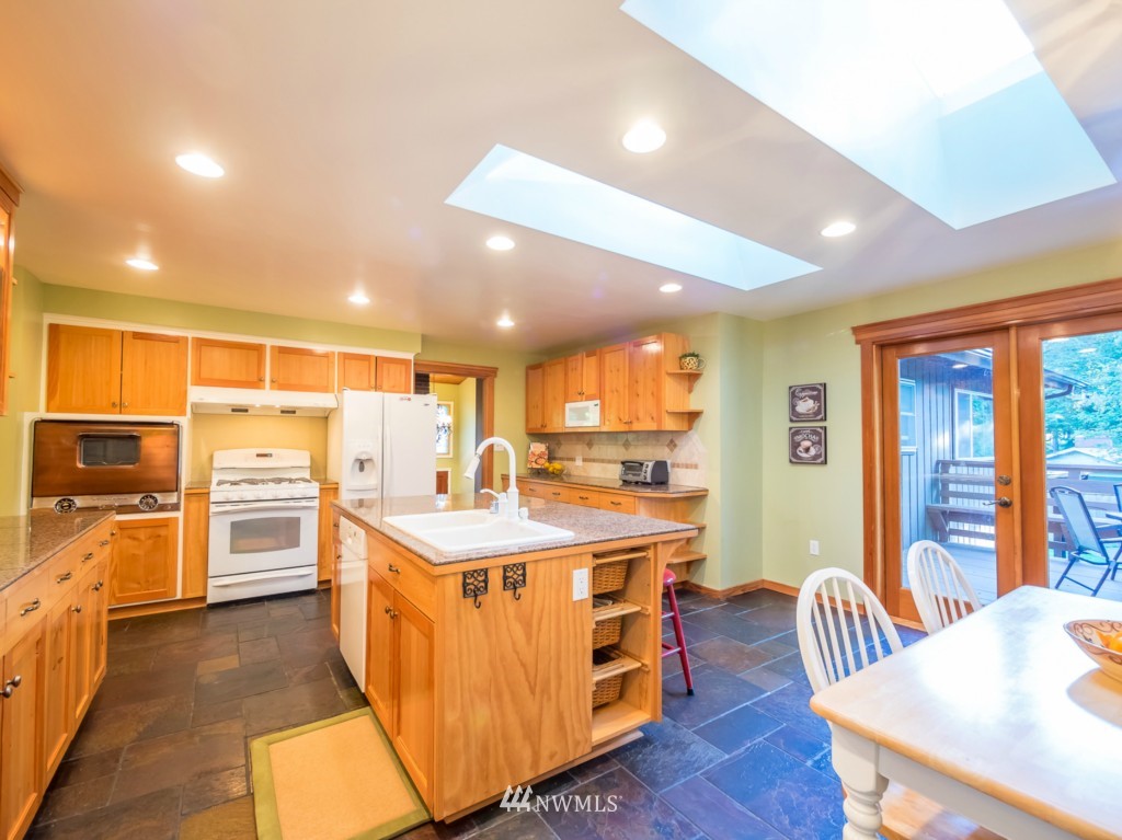 10415 Nottingham Road Edmonds, WA 98020 - Photo 8 of 25 Gallery Image 8