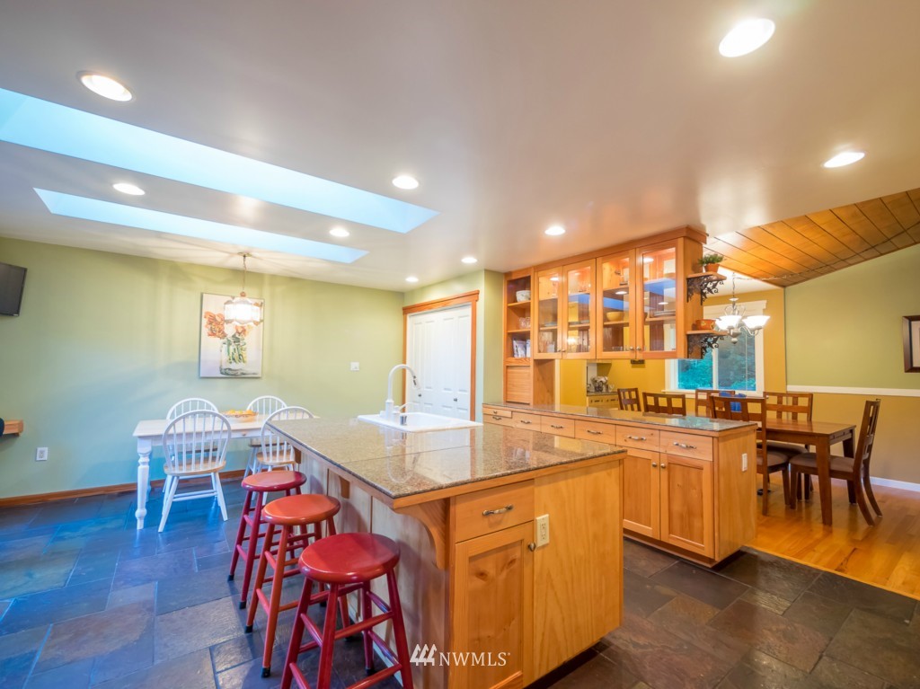 10415 Nottingham Road Edmonds, WA 98020 - Photo 9 of 25 Gallery Image 9