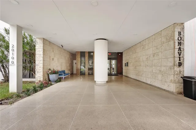 $2,350 | 20100 West Country Club Drive, Unit 405, Aventura, FL 33180