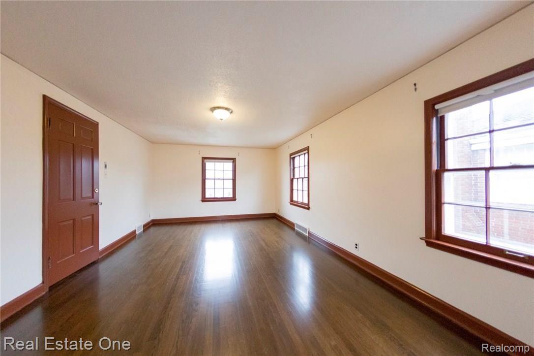 180 Riverside Drive Detroit, MI 48215 - Photo 25 of 30 Bedroom 1.jpg