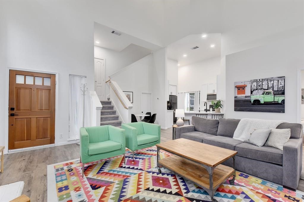 3201 South 5th Street, Unit B Austin, TX 78704 - Photo 7 of 25 a living room with furniture and a potted plant