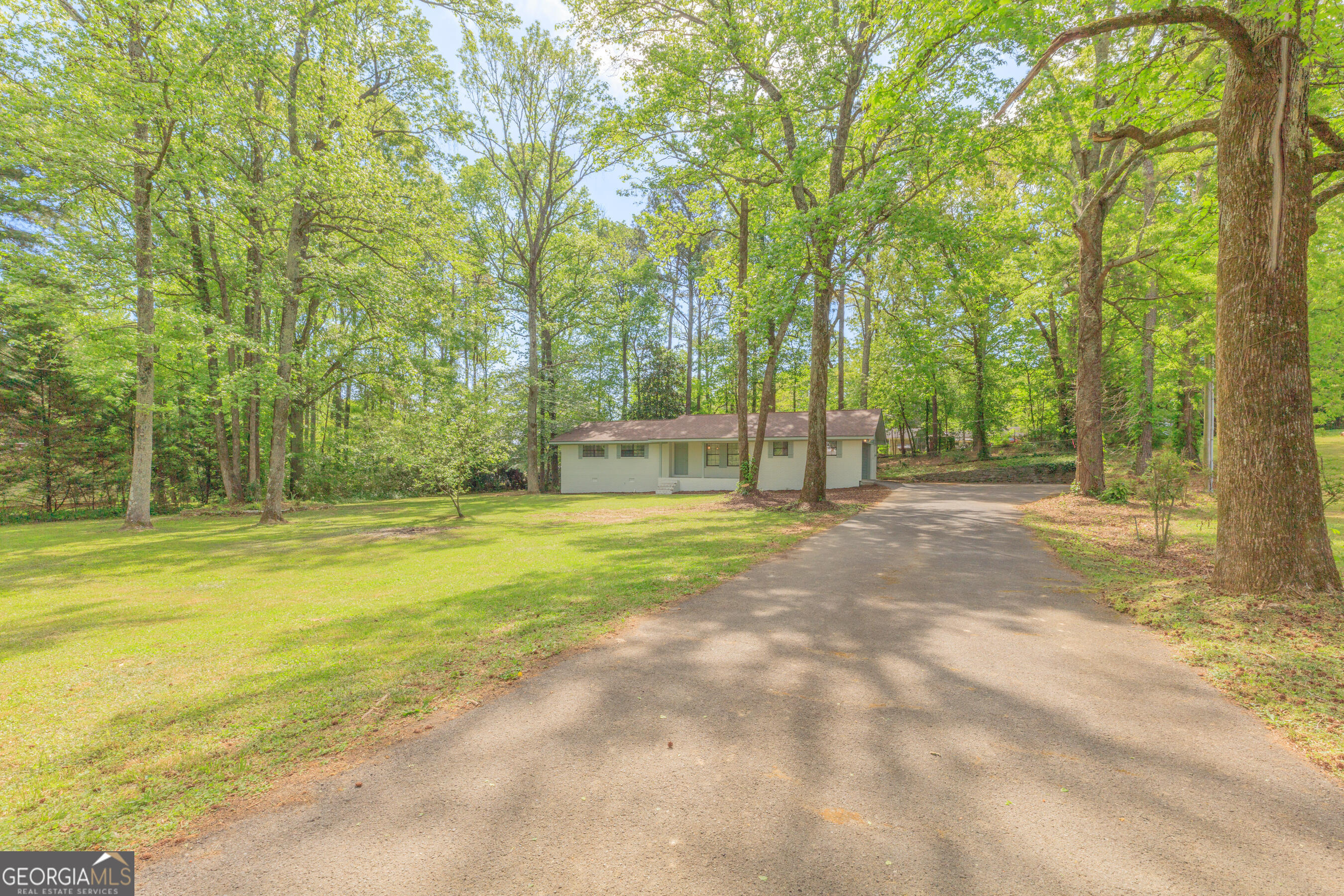 1068 Beaverdale Road Northeast Dalton, GA 30721 - Photo 2 of 27