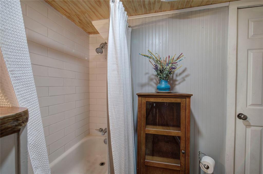 401 Edison Street Menlo, GA 30731 - Photo 15 of 34 a view of a hallway