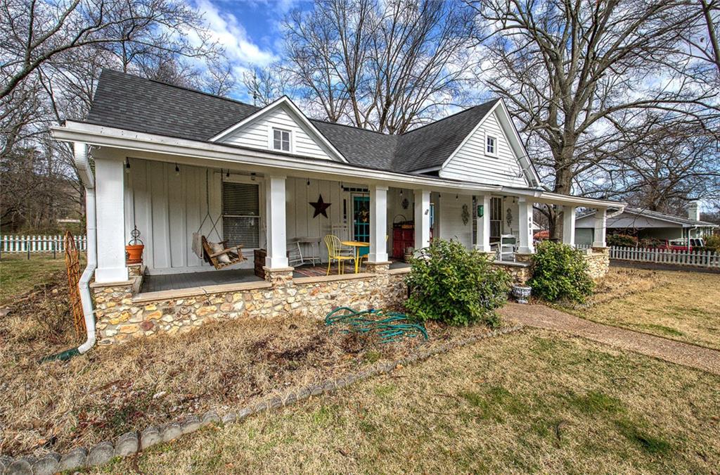401 Edison Street Menlo, GA 30731 - Photo 4 of 34 front view of a house with a porch