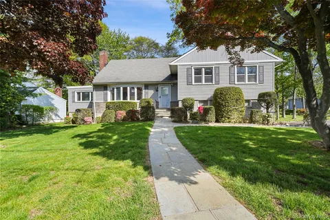 $899,000 | 48 Stanton Circle, New Rochelle, NY 10804