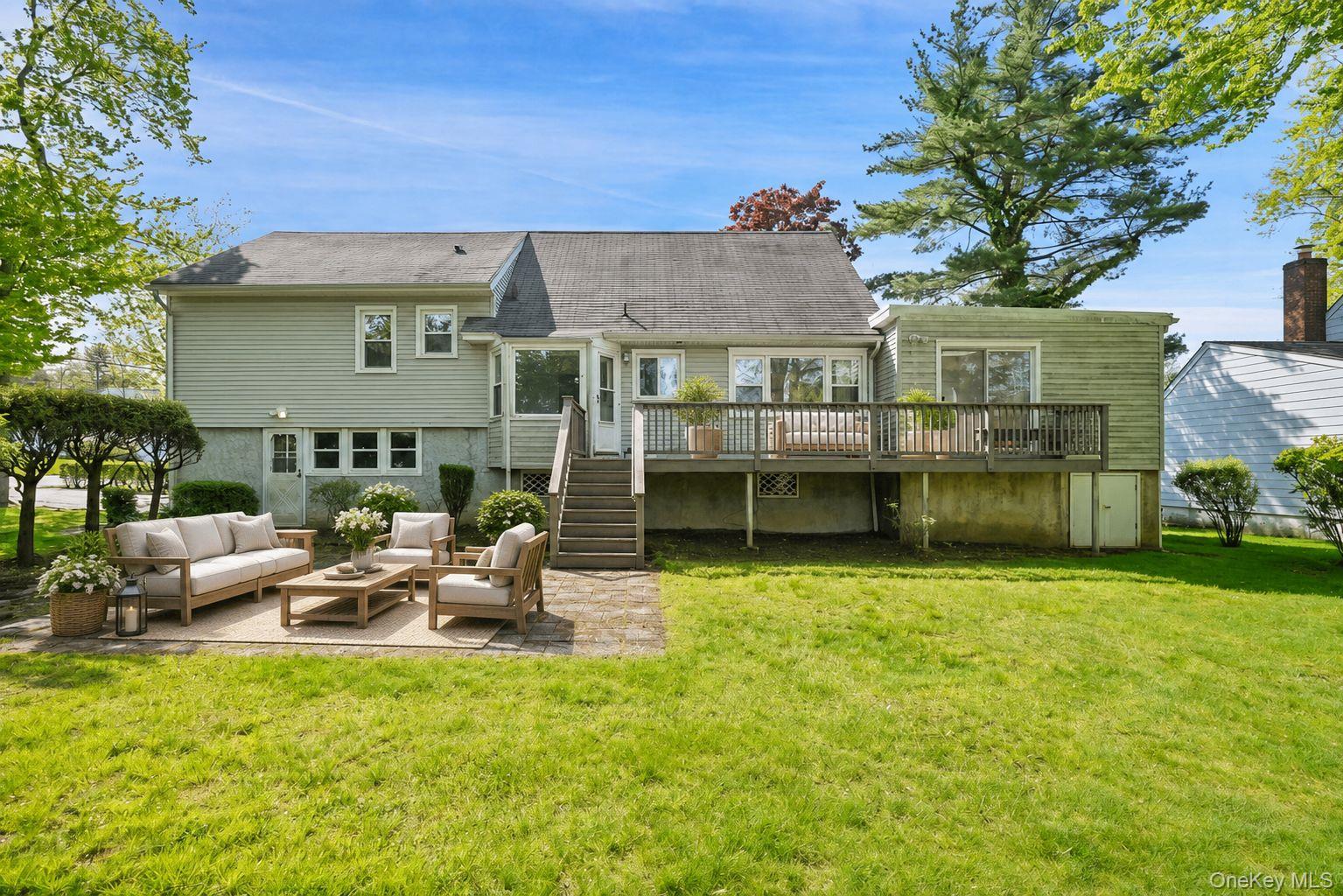 48 Stanton Circle New Rochelle, NY 10804 - Photo 2 of 21 Back