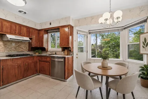 $899,000 | 48 Stanton Circle, New Rochelle, NY 10804