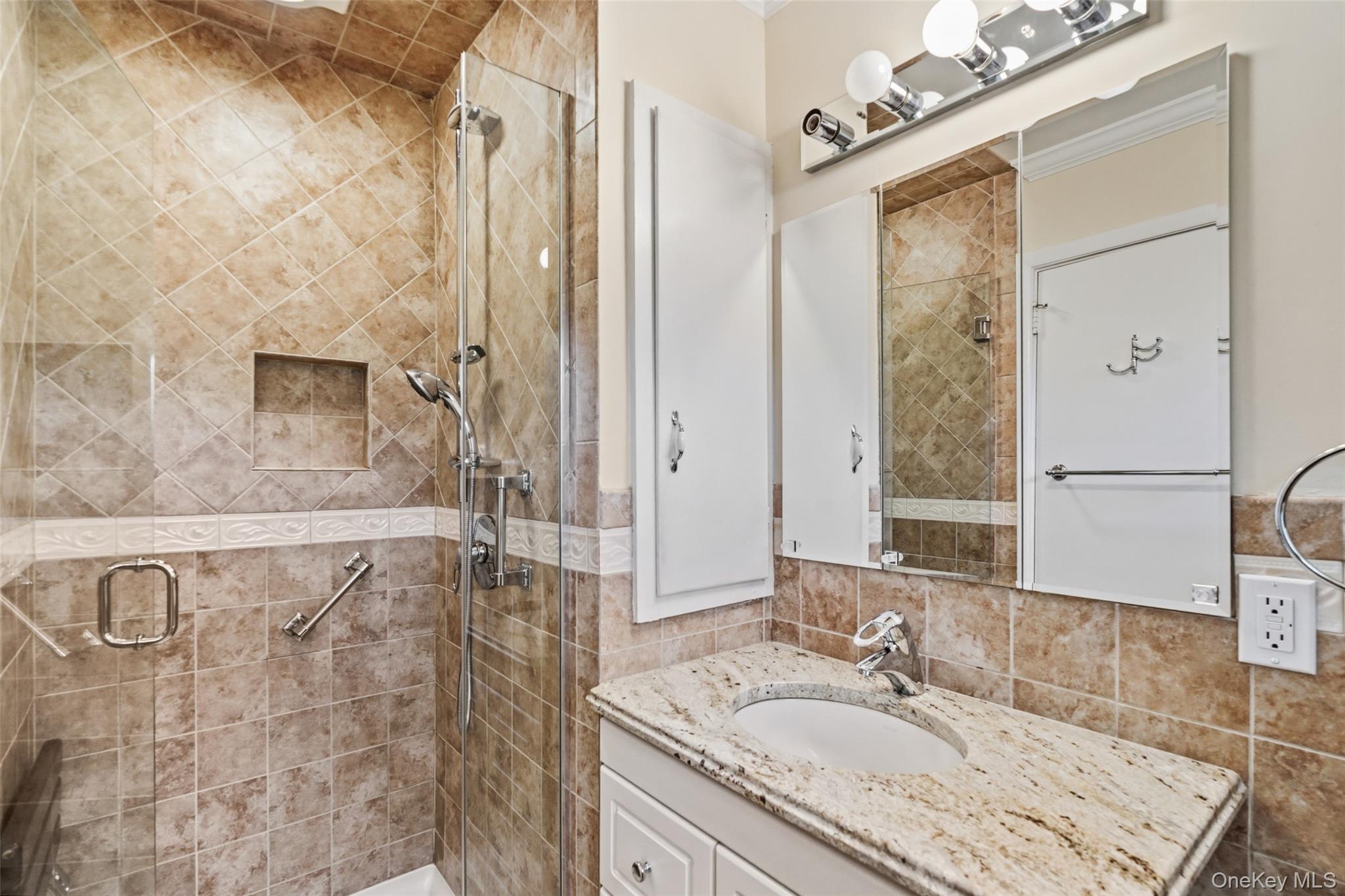 48 Stanton Circle New Rochelle, NY 10804 - Photo 10 of 21 Primary Bathroom