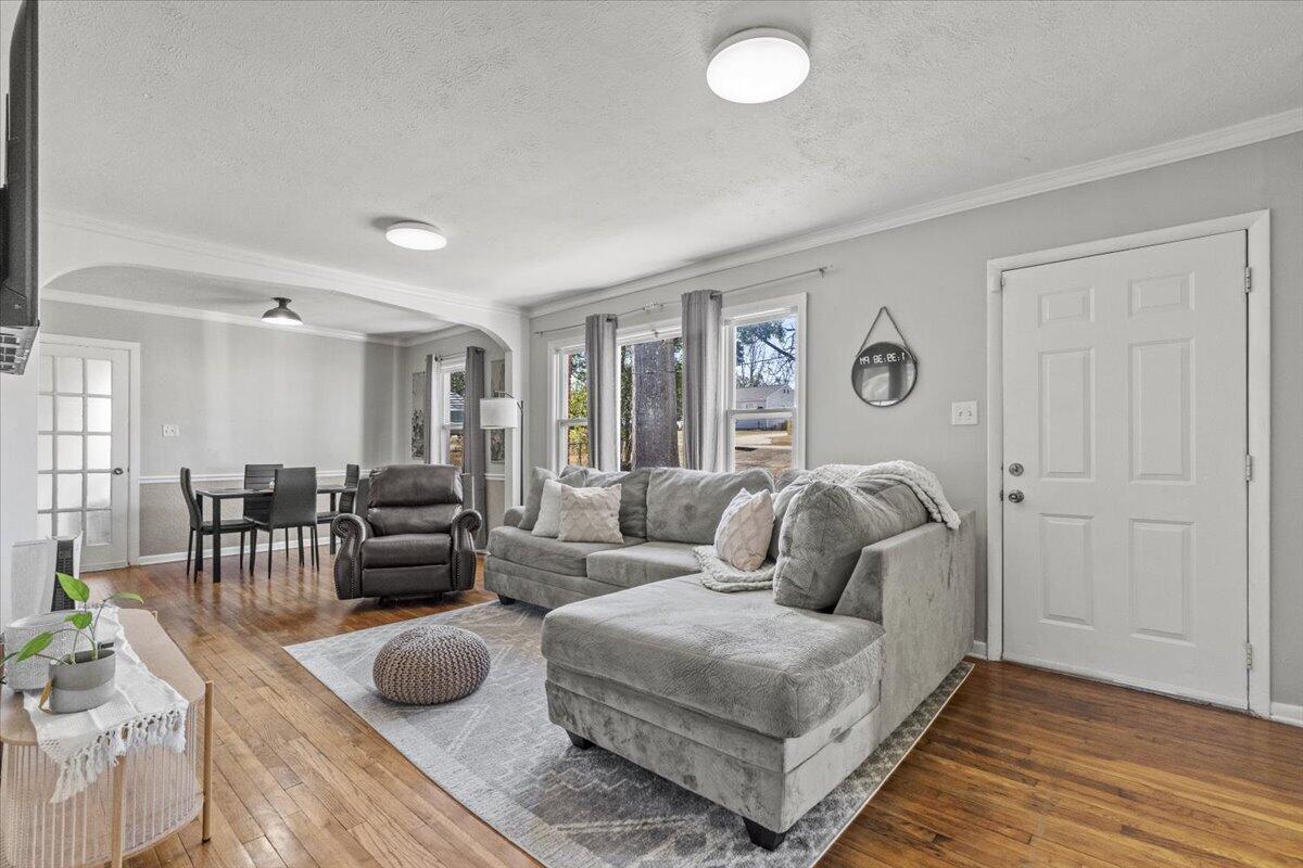 2702 Richmond Hill Road Augusta, GA 30906 - Photo 6 of 29 10-Living Room