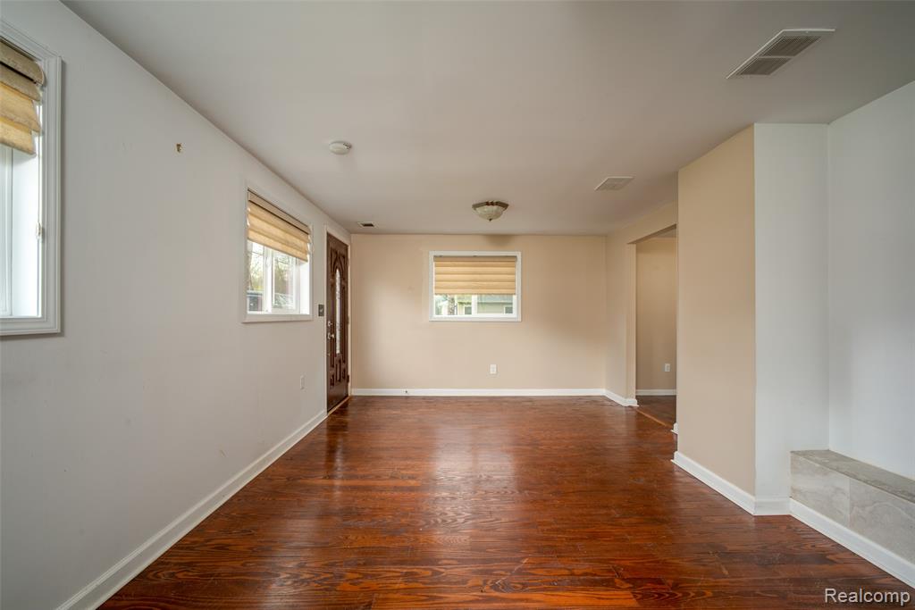7203 Aspen Road Lexington, MI 48450 - Photo 5 of 27