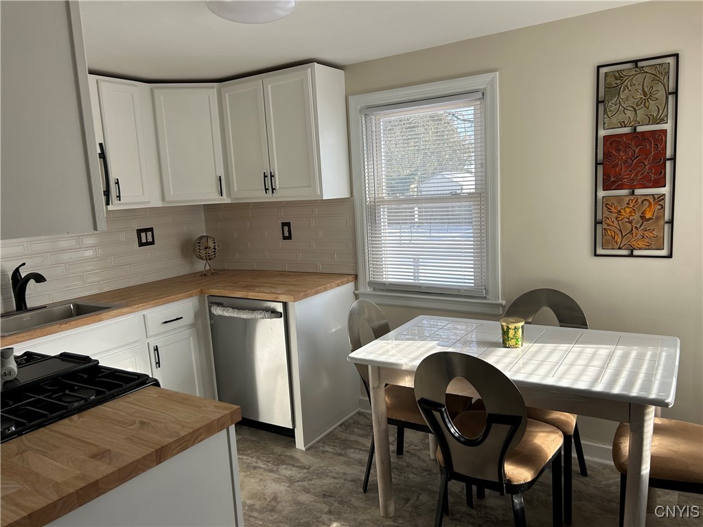 408 Coolidge Road Utica, NY 13502 - Photo 4 of 17